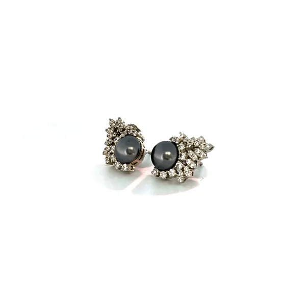 Black_Beaded_Floral_Stud_Earrings_For_Women