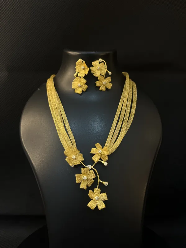 Gold_Tone_Layered_Floral_Necklace_Jewellery_Set_For_Women