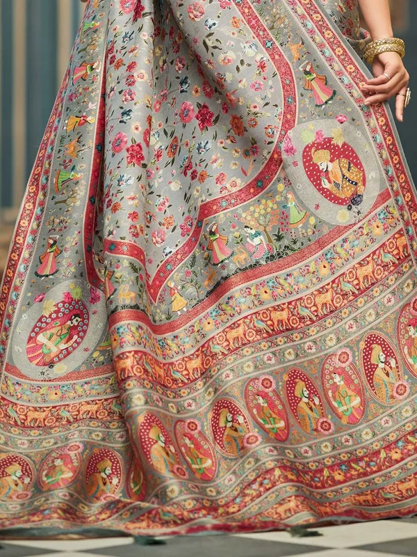 Floral_Woven_Design_Banarasi_Saree_(5.5_Metre_Saree_With_Stitched_Blouse)