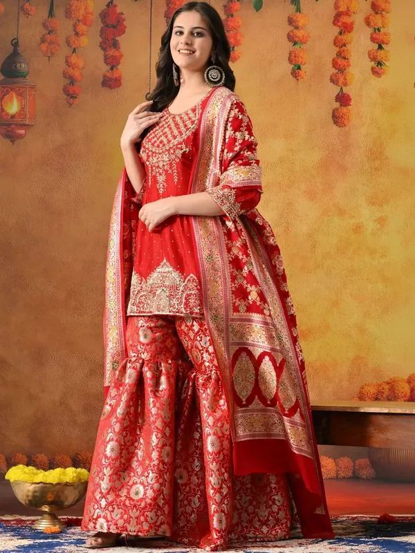 Women_Ethnic_Motifs_Embroidered_Regular_Sequinned_Pure_Silk_Kurta_with_Sharara_&_With_Dupatta