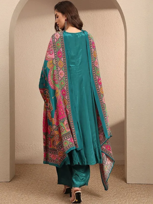 Women_Ethnic_Motifs_Embroidered_Pleated_Thread_Work_Silk_Crepe_Kurta_with_Trousers_&_With_Dupatta