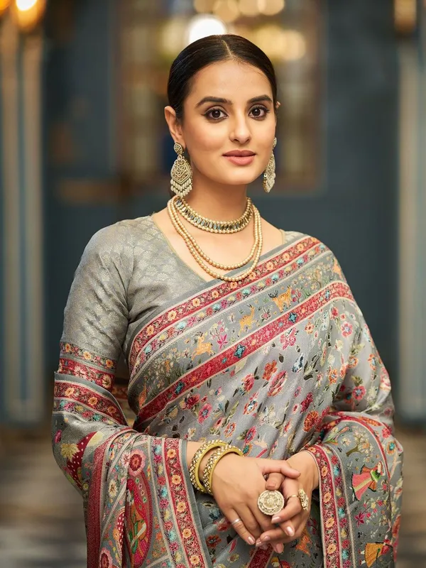 Floral_Woven_Design_Banarasi_Saree_(5.5_Metre_Saree_With_Stitched_Blouse)