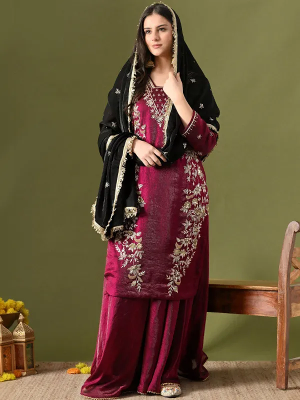 Ethnic_Motifs_Embroidered_Regular_Thread_Work_Kurta_with_Palazzos_&_With_Dupatta