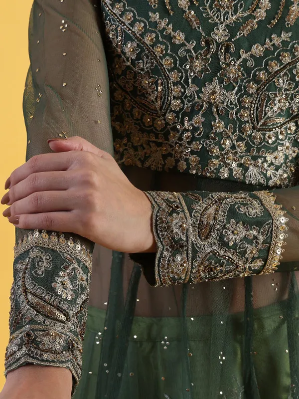 Floral_Embroidered_Panelled_V-Neck_Sequinned_Anarkali_Kurta_With_Skirt_&_Dupatta
