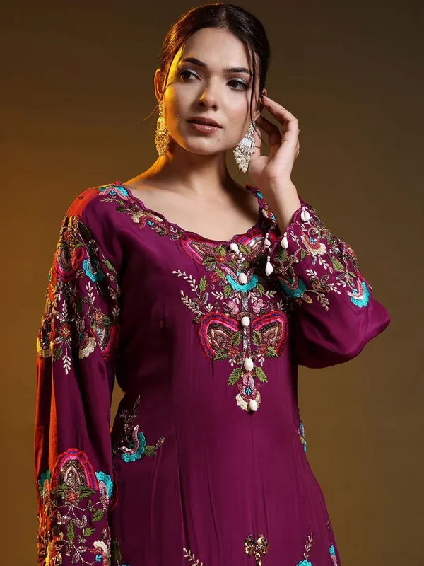 Women_Ethnic_Motifs_Embroidered_Regular_Thread_Work_Silk_Crepe_Kurta_with_Sharara_&_With_Dupatta