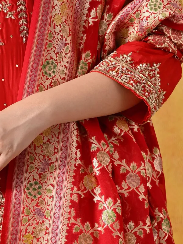 Women_Ethnic_Motifs_Embroidered_Regular_Sequinned_Pure_Silk_Kurta_with_Sharara_&_With_Dupatta