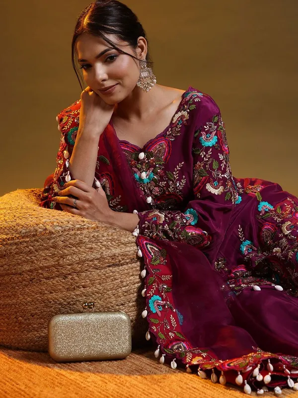 Women_Ethnic_Motifs_Embroidered_Regular_Thread_Work_Silk_Crepe_Kurta_with_Sharara_&_With_Dupatta