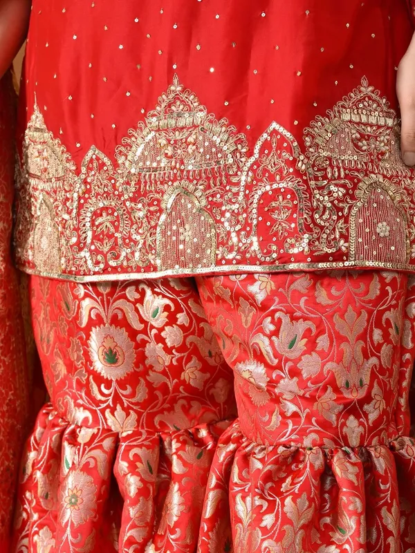 Women_Ethnic_Motifs_Embroidered_Regular_Sequinned_Pure_Silk_Kurta_with_Sharara_&_With_Dupatta