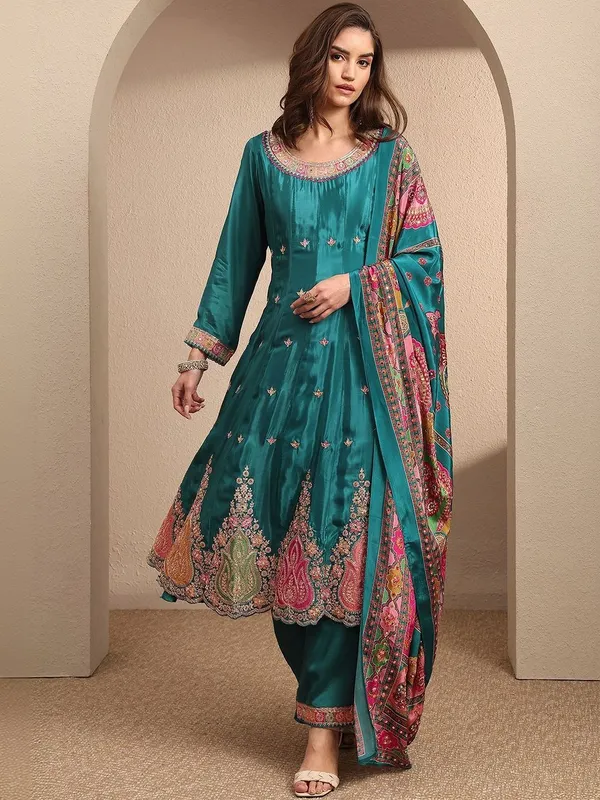 Women_Ethnic_Motifs_Embroidered_Pleated_Thread_Work_Silk_Crepe_Kurta_with_Trousers_&_With_Dupatta