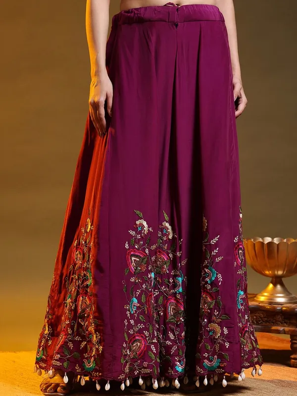 Women_Ethnic_Motifs_Embroidered_Regular_Thread_Work_Silk_Crepe_Kurta_with_Sharara_&_With_Dupatta