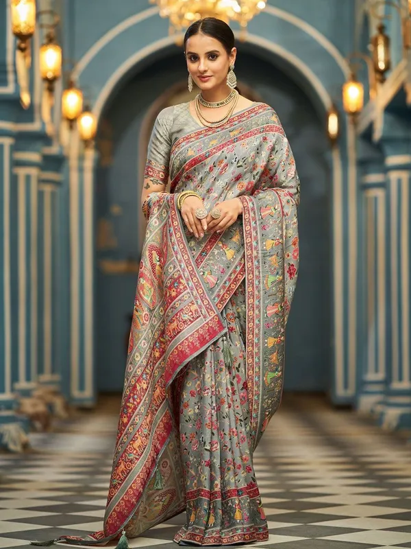 Floral_Woven_Design_Banarasi_Saree_(5.5_Metre_Saree_With_Stitched_Blouse)