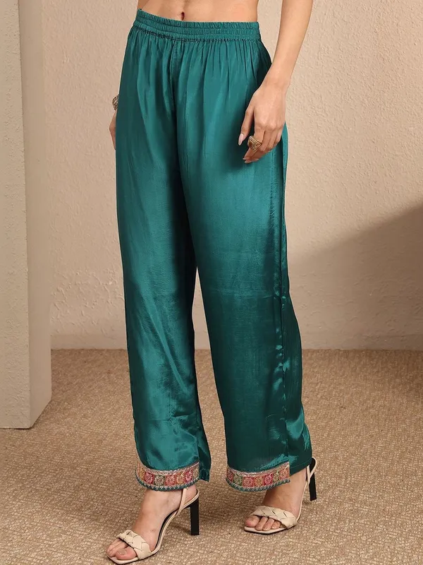 Women_Ethnic_Motifs_Embroidered_Pleated_Thread_Work_Silk_Crepe_Kurta_with_Trousers_&_With_Dupatta