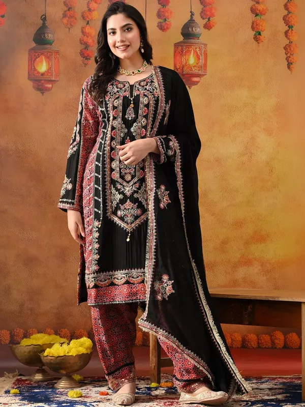 Women_Ethnic_Motifs_Embroidered_Regular_Thread_Work_Kurta_with_Patiala_&_With_Dupatta