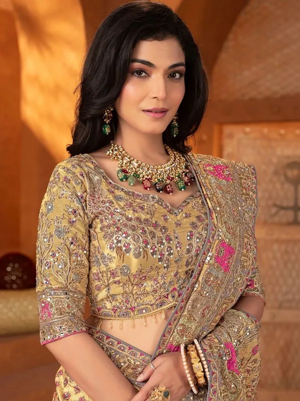Ethnic_Motifs_Aari_Work_Heavy_Work_Saree_(5.5_Metre_Saree_With_Stitched_Blouse)