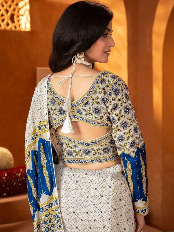 Embellished_Embroidered_Heavy_Work_Saree_(5.5_Metre_Saree_With_Stitched_Blouse)