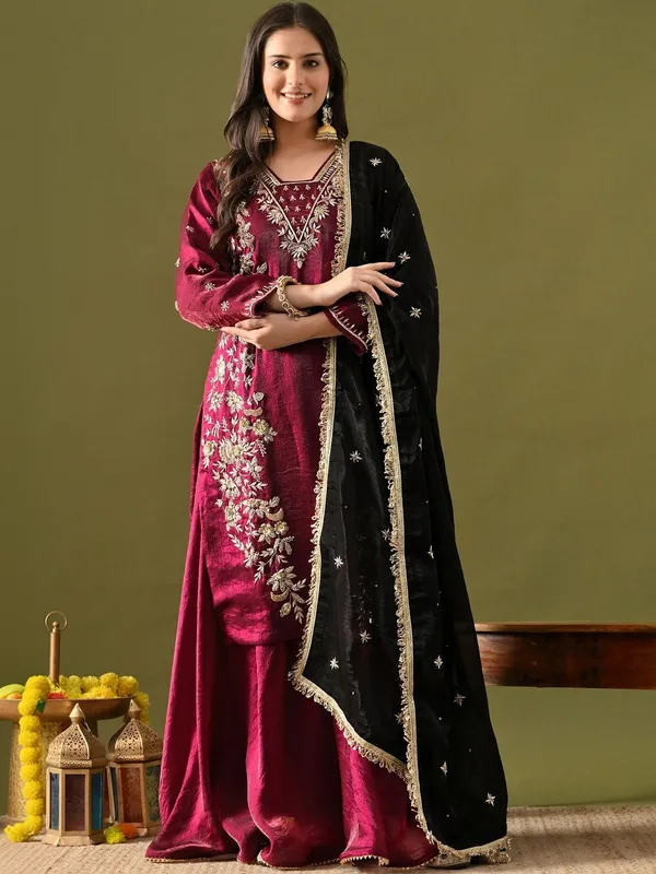 Ethnic_Motifs_Embroidered_Regular_Thread_Work_Kurta_with_Palazzos_&_With_Dupatta