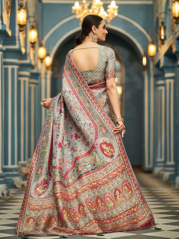 Floral_Woven_Design_Banarasi_Saree_(5.5_Metre_Saree_With_Stitched_Blouse)