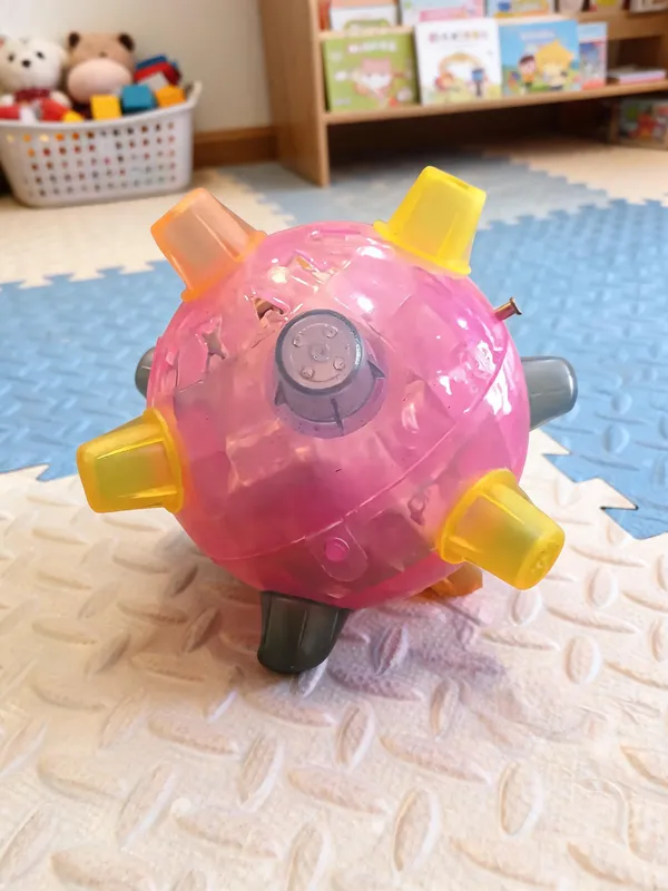 Red_Plastic_Gleams_Ball
