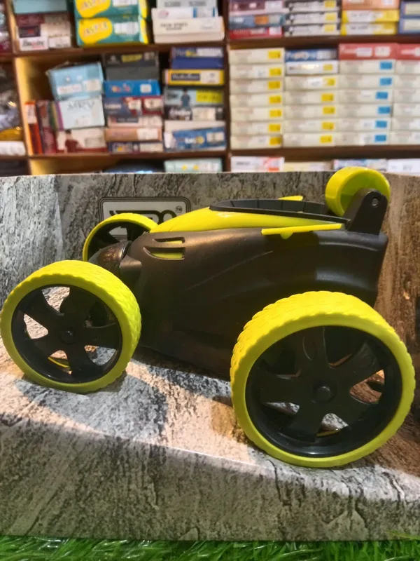 Black_And_Yellow_Toy_Racing_Car
