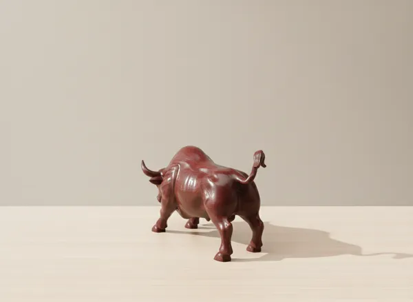 Majestic_Bull_Statue_Minimalist_Strength_Decor_Red