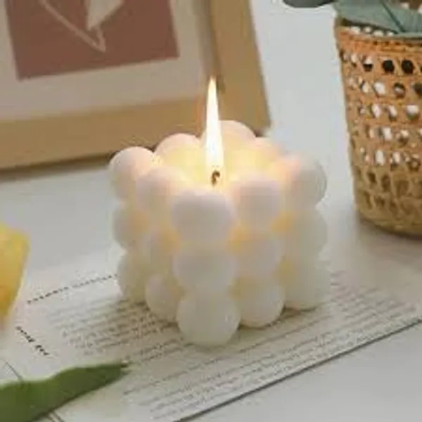 White_And_Violet_Soy_Wax_Scented_Candles_For_Home_Decor