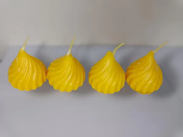 Yellow_Soy_Wax_Scented_Candles_For_Home_Decor