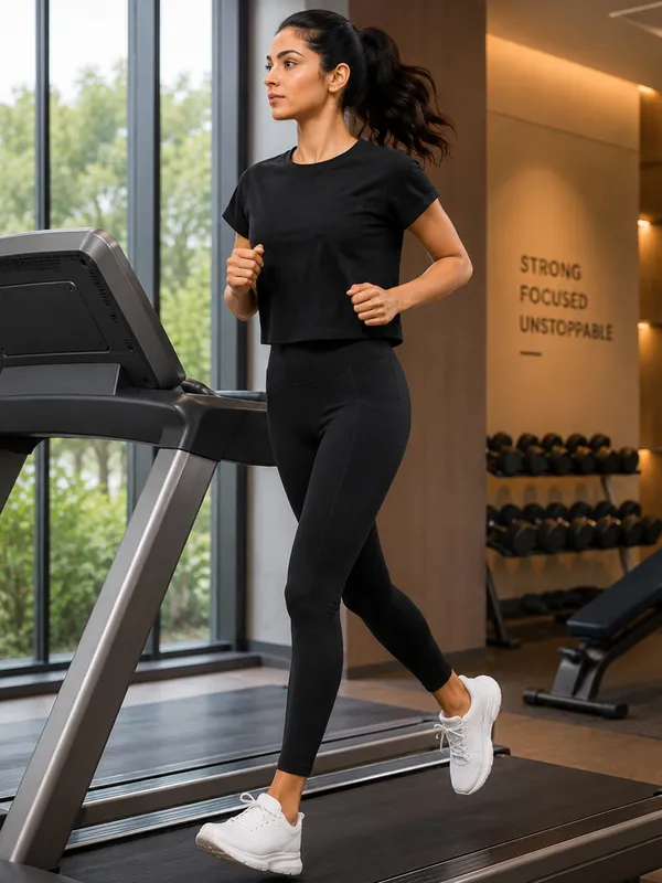 JUST_EASY_Women_Black_Cropped_Crew-Neck_Active_T-Shirt