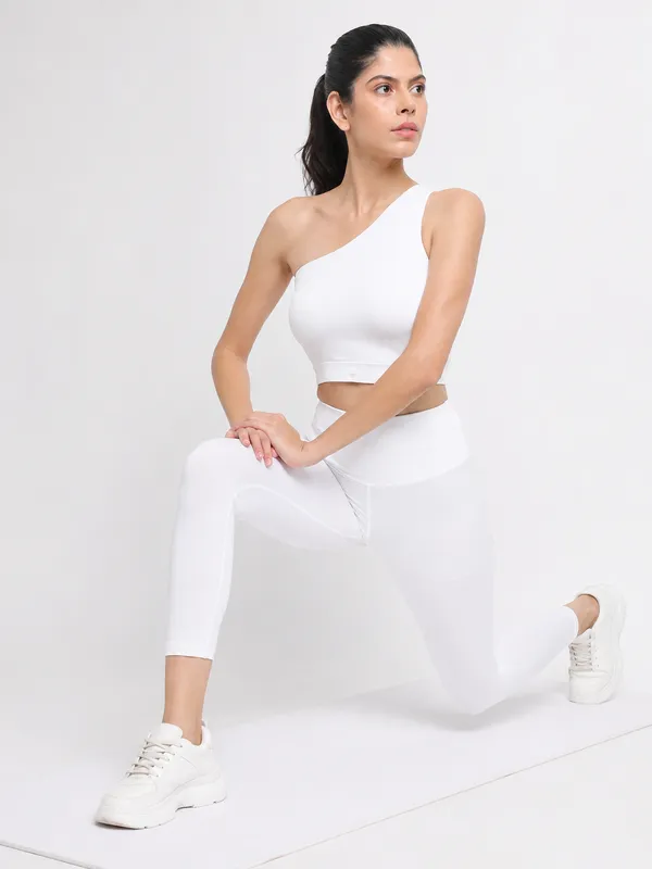 Wear_Jukebox_Free_Spirit_White_Nylon-Spandex_Gym_Wear_Set