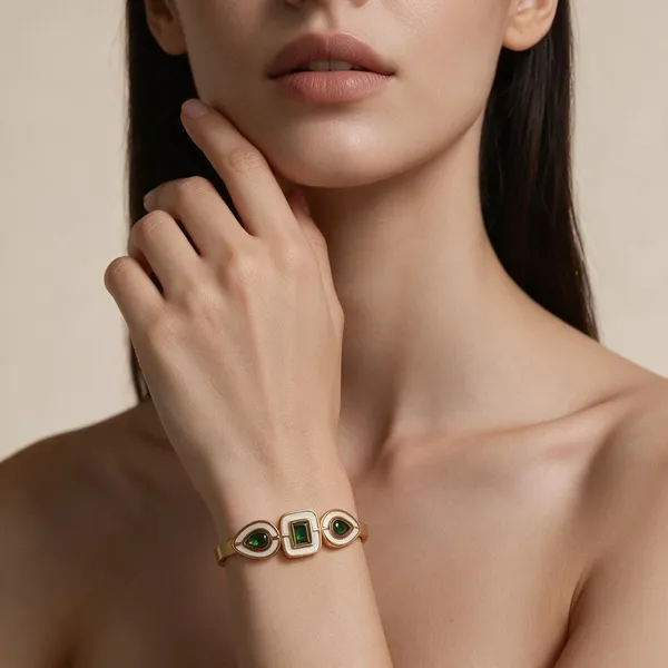 Gold_Alloy_Emerald_Green_Stone_Link_Bracelet_For_Women
