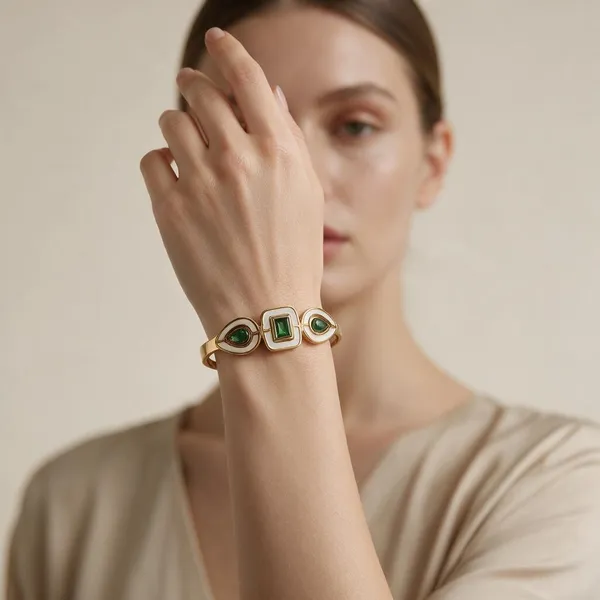 Gold_Alloy_Emerald_Green_Stone_Link_Bracelet_For_Women