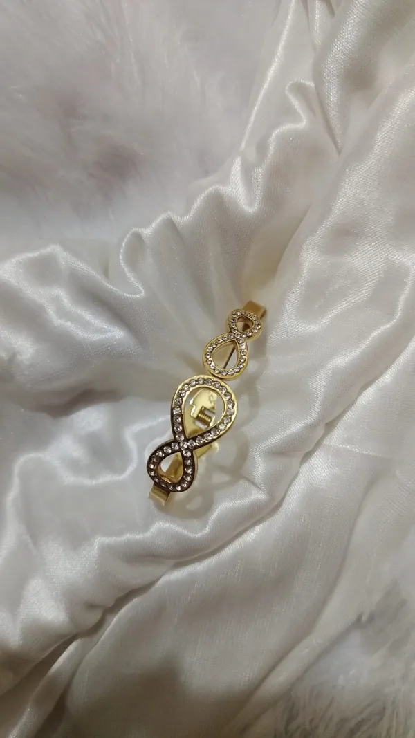 Trisha_Jewels_|_Pure_2.4_Infinity_Braclet_Gold_Plated_Brass_Alloy