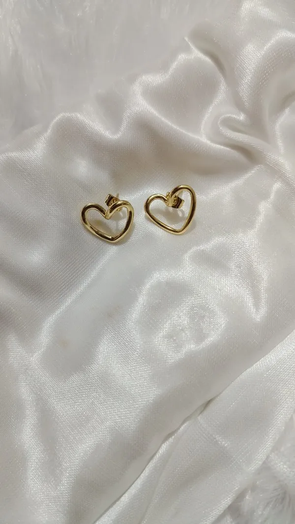 Trisha_Jewels_|_A_Heart_Earnings_Stud_Earrings_Gold_Plated_Brass_Alloy