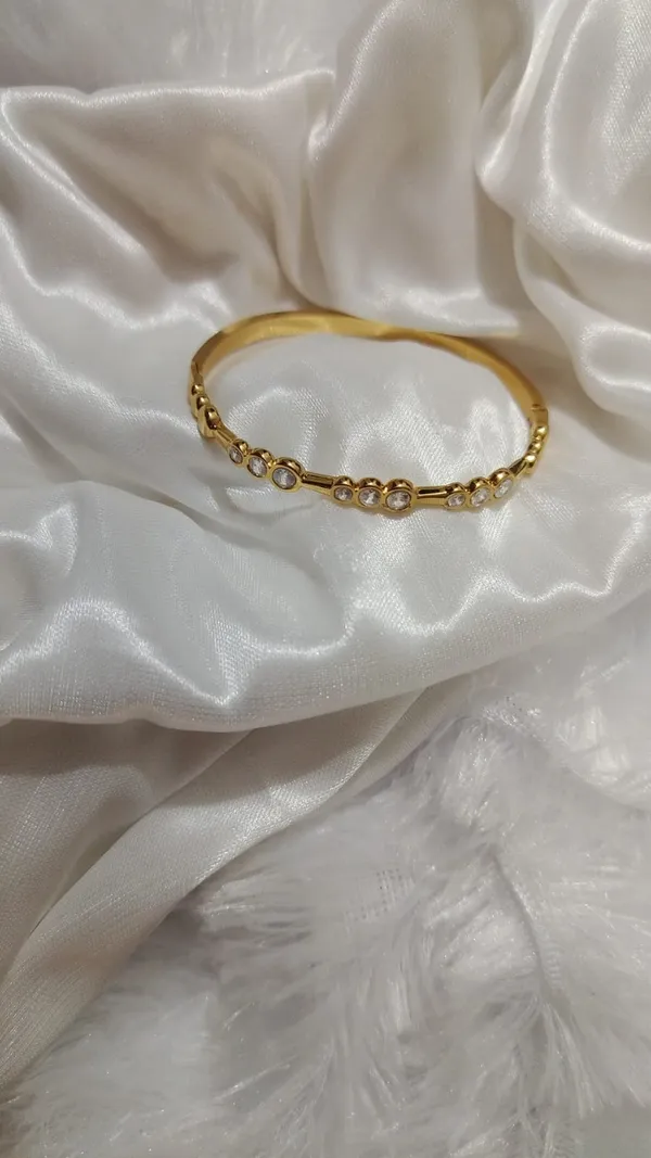 Trisha_Jewels_|_Crystal_Studded_Kada_Bangle_Gold_Plated_Anti_Tarnish_for_Women