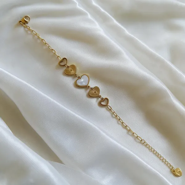 Gold_Alloy_Heart_Charm_Bracelet_For_Women