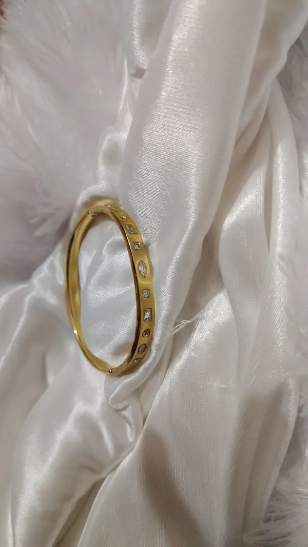 Trisha_Jewels_|_Geometric_Stone_Studded_Kada_Bangle_Gold_Plated_Anti_Tarnish