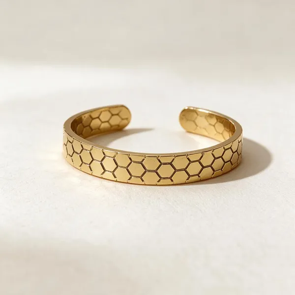 Gold_Plated_Honeycomb_Engraved_Open_Cuff_Bracelet_For_Women