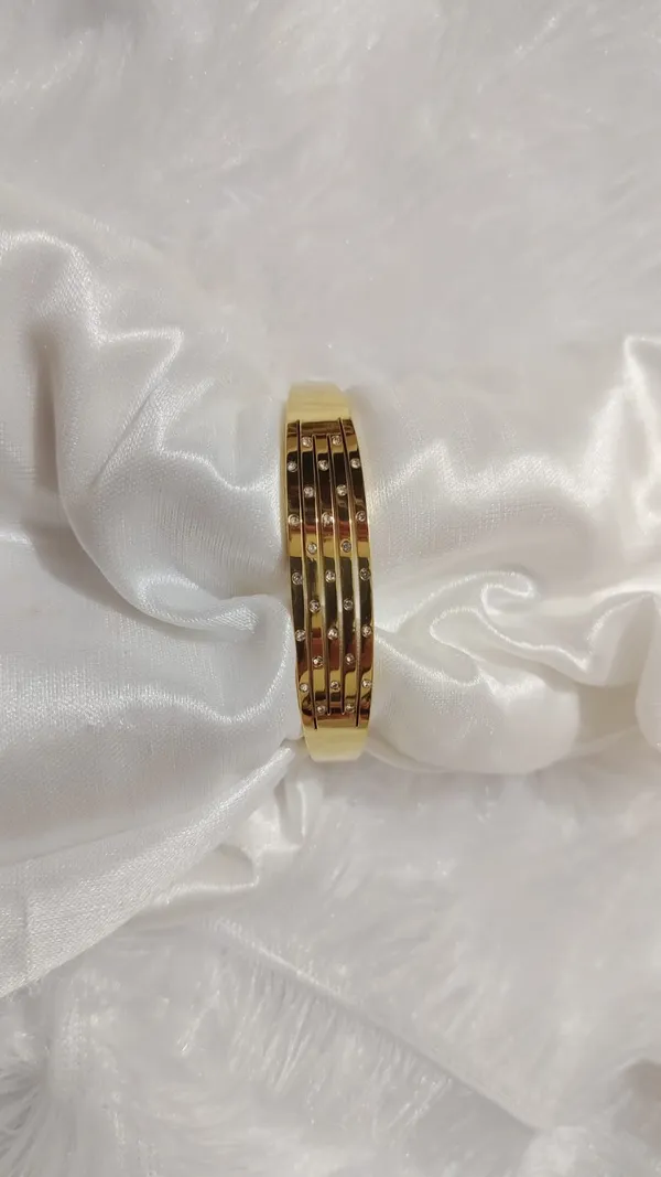 Trisha_Jewels_|_Embellished_Kada_Bangle_Gold_Plated_Anti_Tarnish_for_Women