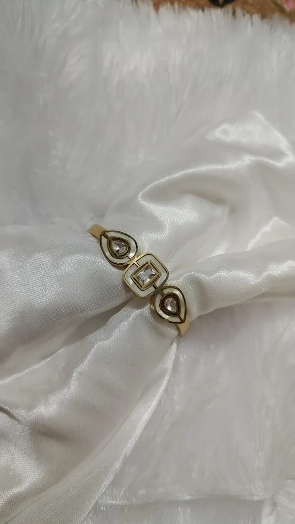 Trisha_Jewels_|_Smart_2.4_Stone_Bangle_Gold_Plated_Brass_Alloy