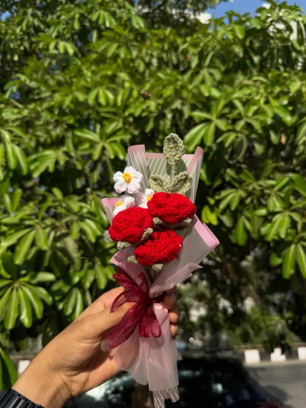 Mini_Red_Rose_Garden_Bouquet