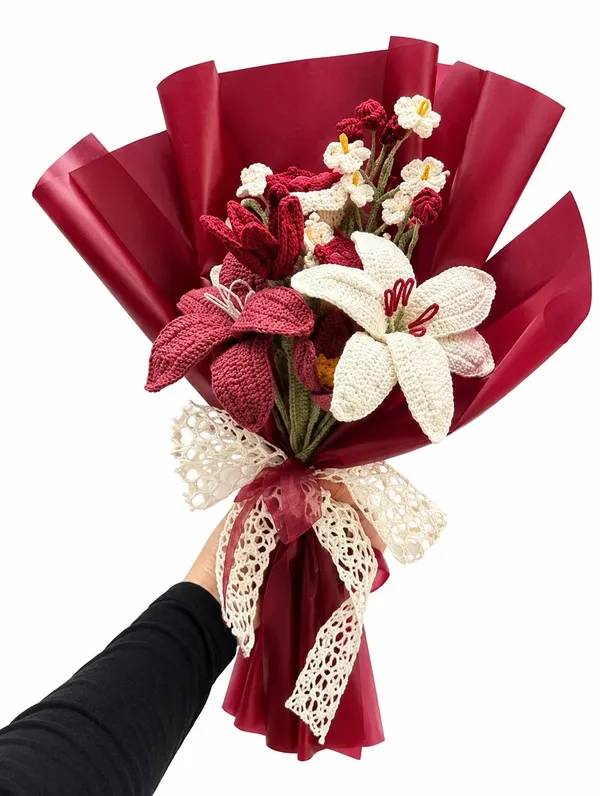 Berry_Ivory_Crochet_Bouquet
