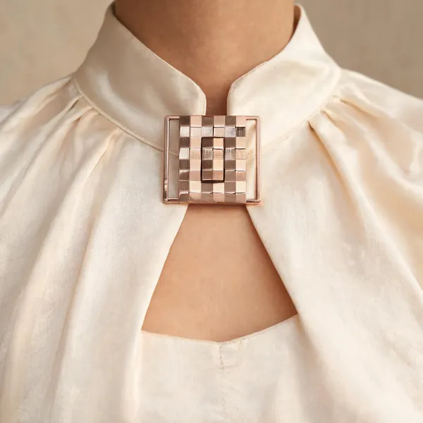 Rose_Gold_Decorative_Garment_Buckle_for_Women