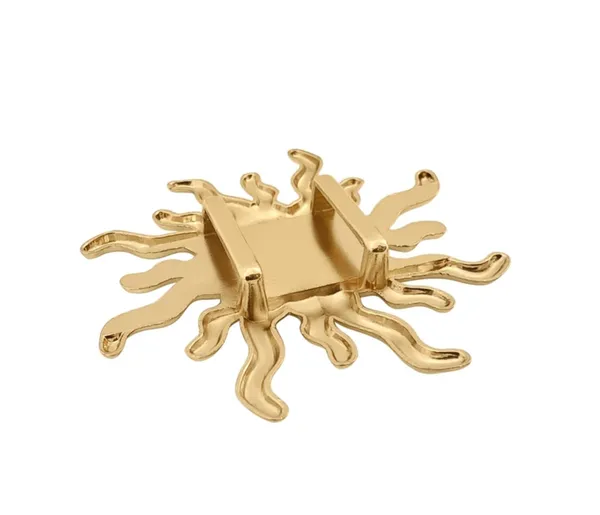 Gold_Sun-Shaped_Brooch_For_Women