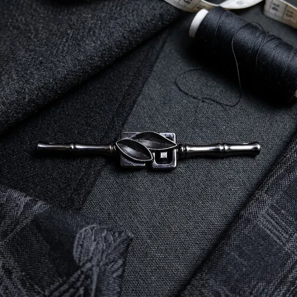 Black_Metal_Decorative_Garment_Buckle_for_Men_And_Women