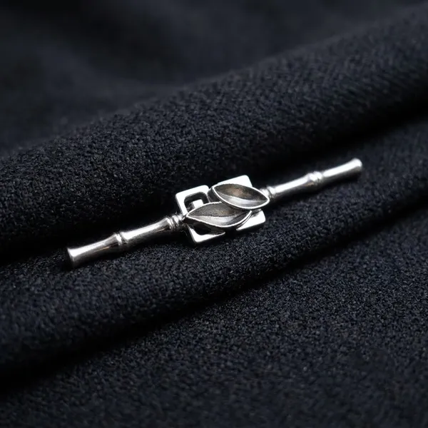 Silver_Metal_Decorative_Garment_Buckle_for_Men_And_Women