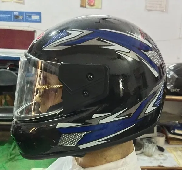 Black_Full_Face_Helmet_for_Motorcyclists