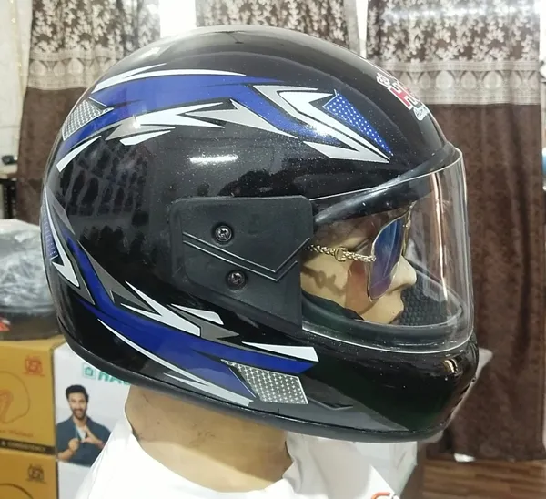 Black_Full_Face_Helmet_for_Motorcyclists