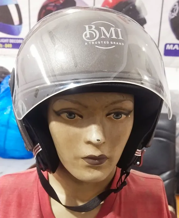Grey_Plastic_Helmet_For_Bike_Riders