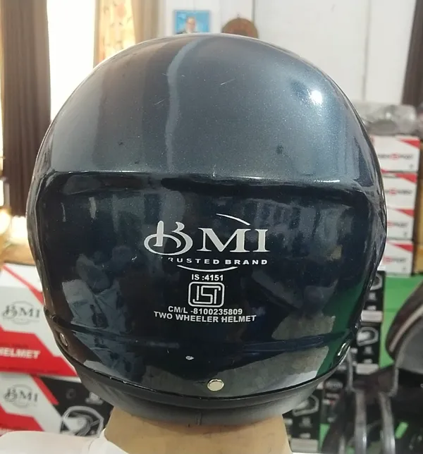 Black_Plastic_Helmet_For_Bike_Riders