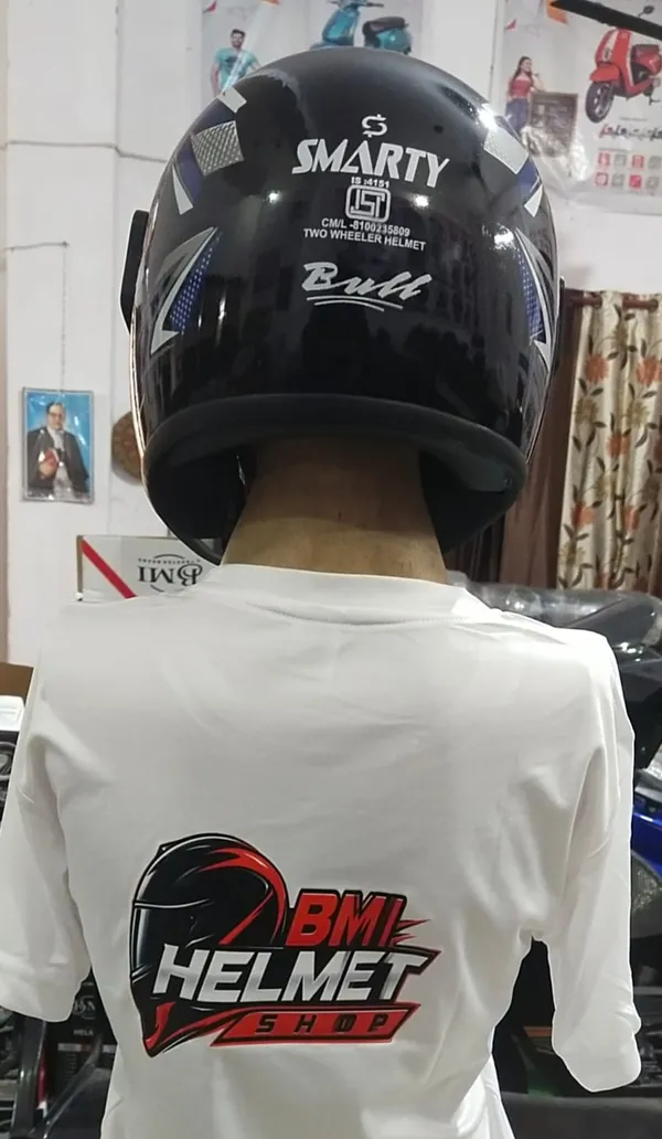 Black_Full_Face_Helmet_for_Motorcyclists