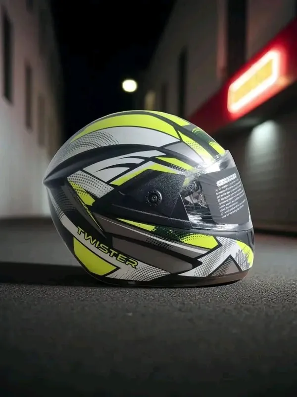 Black__And__Yellow_Plastic_Helmet_For_Bike_Riders
